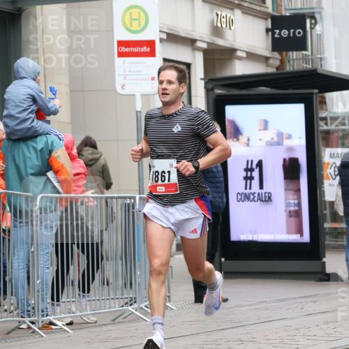 05.10.2025 - 20. swb-Marathon Bremen Strokosch-Dieckow http://msf.ph/oto/9287731 05.10.2025 12:25:34 Ziel 535, 1861, 535, 1861 meine-sportfotos.de