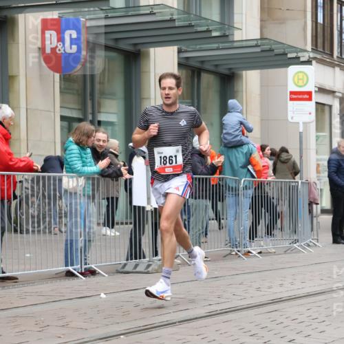 05.10.2025 - 20. swb-Marathon Bremen Strokosch-Dieckow http://msf.ph/oto/9287759 05.10.2025 12:25:35 Ziel 535, 1861, 535, 1861 meine-sportfotos.de