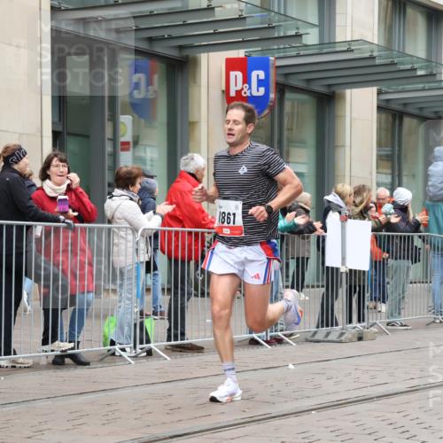 05.10.2025 - 20. swb-Marathon Bremen Strokosch-Dieckow http://msf.ph/oto/9287779 05.10.2025 12:25:36 Ziel 535, 1083, 1861, 535, 1083, 1861 meine-sportfotos.de