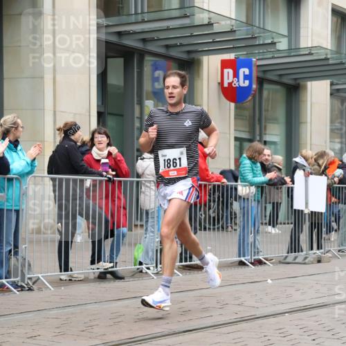 05.10.2025 - 20. swb-Marathon Bremen Strokosch-Dieckow http://msf.ph/oto/9287792 05.10.2025 12:25:36 Ziel 535, 1083, 1861, 535, 1083, 1861 meine-sportfotos.de