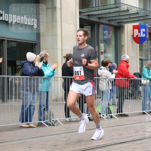 05.10.2025 - 20. swb-Marathon Bremen Strokosch-Dieckow http://msf.ph/oto/9287804 05.10.2025 12:25:36 Ziel 535, 1083, 1861, 535, 1083, 1861 meine-sportfotos.de