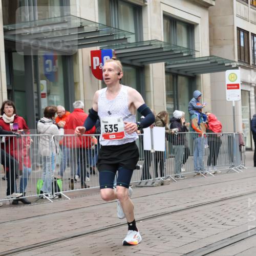 05.10.2025 - 20. swb-Marathon Bremen Strokosch-Dieckow http://msf.ph/oto/9287863 05.10.2025 12:25:42 Ziel 535, 1083, 1861, 535, 1083, 1861 meine-sportfotos.de