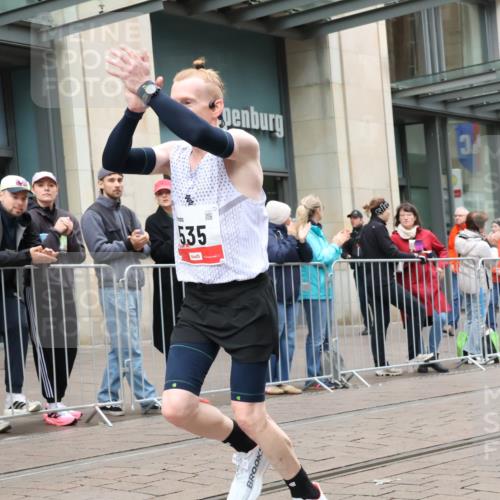 05.10.2025 - 20. swb-Marathon Bremen Strokosch-Dieckow http://msf.ph/oto/9287887 05.10.2025 12:25:43 Ziel 535, 1083, 535, 1083 meine-sportfotos.de