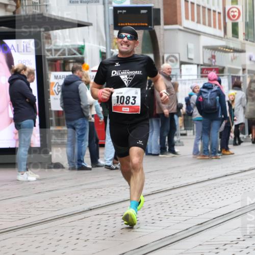 05.10.2025 - 20. swb-Marathon Bremen Strokosch-Dieckow http://msf.ph/oto/9287903 05.10.2025 12:25:54 Ziel 1083, 1083 meine-sportfotos.de