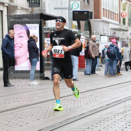 05.10.2025 - 20. swb-Marathon Bremen Strokosch-Dieckow http://msf.ph/oto/9287912 05.10.2025 12:25:55 Ziel 1083, 1083 meine-sportfotos.de