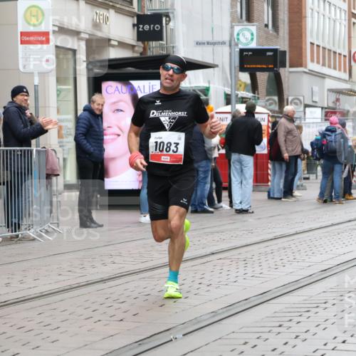05.10.2025 - 20. swb-Marathon Bremen Strokosch-Dieckow http://msf.ph/oto/9287923 05.10.2025 12:25:55 Ziel 1083, 1083 meine-sportfotos.de