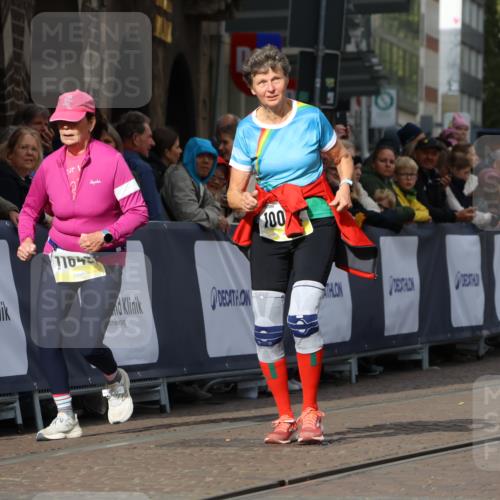05.10.2025 - 20. swb-Marathon Bremen Strokosch-Dieckow http://msf.ph/oto/9287928 05.10.2025 11:20:45 Ziel 9405, 10012, 11643 meine-sportfotos.de