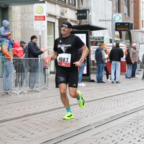 05.10.2025 - 20. swb-Marathon Bremen Strokosch-Dieckow http://msf.ph/oto/9287931 05.10.2025 12:25:55 Ziel 1083, 1083 meine-sportfotos.de