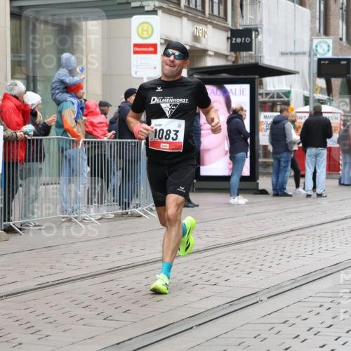 05.10.2025 - 20. swb-Marathon Bremen Strokosch-Dieckow http://msf.ph/oto/9287940 05.10.2025 12:25:55 Ziel 1083, 1083 meine-sportfotos.de