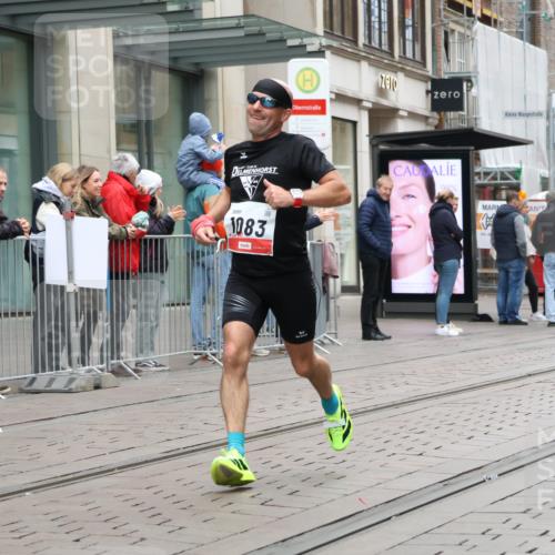 05.10.2025 - 20. swb-Marathon Bremen Strokosch-Dieckow http://msf.ph/oto/9287948 05.10.2025 12:25:56 Ziel 1083, 1083 meine-sportfotos.de