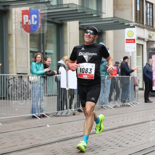 05.10.2025 - 20. swb-Marathon Bremen Strokosch-Dieckow http://msf.ph/oto/9287957 05.10.2025 12:25:56 Ziel 1083, 1083 meine-sportfotos.de