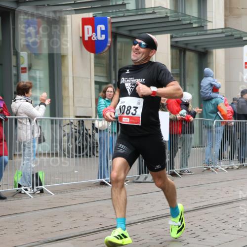 05.10.2025 - 20. swb-Marathon Bremen Strokosch-Dieckow http://msf.ph/oto/9287965 05.10.2025 12:25:56 Ziel 1083, 1083 meine-sportfotos.de