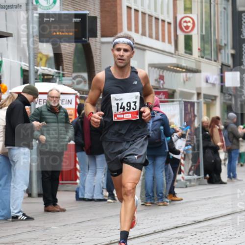 05.10.2025 - 20. swb-Marathon Bremen Strokosch-Dieckow http://msf.ph/oto/9288001 05.10.2025 12:26:34 Ziel 1493, 1493 meine-sportfotos.de