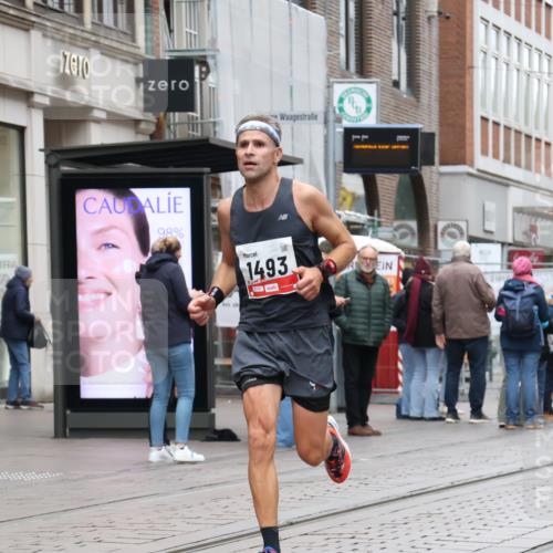 05.10.2025 - 20. swb-Marathon Bremen Strokosch-Dieckow http://msf.ph/oto/9288023 05.10.2025 12:26:35 Ziel 1493, 1493 meine-sportfotos.de