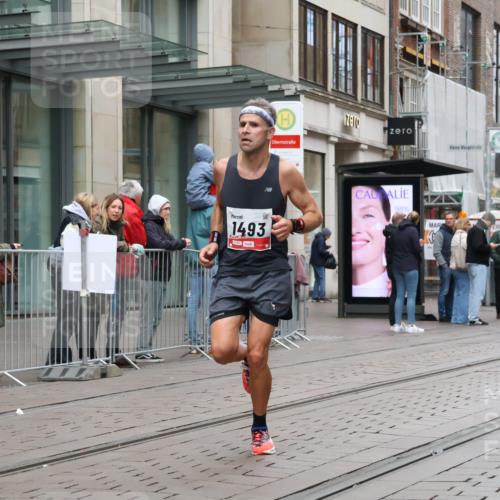 05.10.2025 - 20. swb-Marathon Bremen Strokosch-Dieckow http://msf.ph/oto/9288059 05.10.2025 12:26:37 Ziel 1493, 1493 meine-sportfotos.de