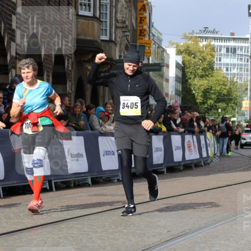 05.10.2025 - 20. swb-Marathon Bremen Strokosch-Dieckow http://msf.ph/oto/9288069 05.10.2025 11:20:47 Ziel 9405, 10012, 11643 meine-sportfotos.de