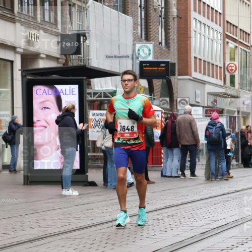 05.10.2025 - 20. swb-Marathon Bremen Strokosch-Dieckow http://msf.ph/oto/9288088 05.10.2025 12:26:50 Ziel 50, 1648, 50, 1648 meine-sportfotos.de