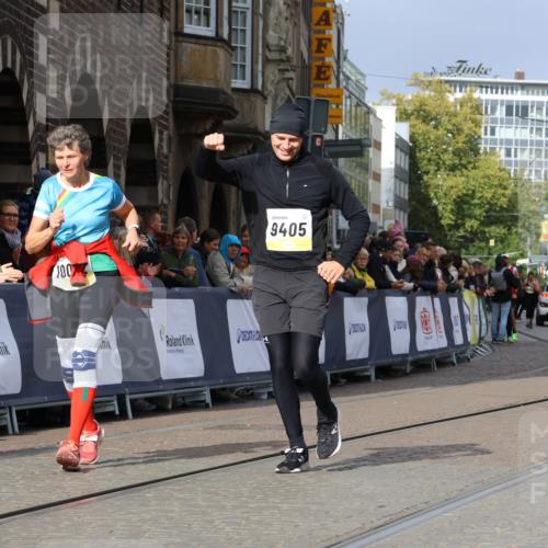 05.10.2025 - 20. swb-Marathon Bremen Strokosch-Dieckow http://msf.ph/oto/9288100 05.10.2025 11:20:47 Ziel 9405, 10012, 11643 meine-sportfotos.de