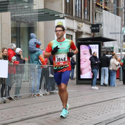 05.10.2025 - 20. swb-Marathon Bremen Strokosch-Dieckow http://msf.ph/oto/9288122 05.10.2025 12:26:51 Ziel 50, 1648, 50, 1648 meine-sportfotos.de
