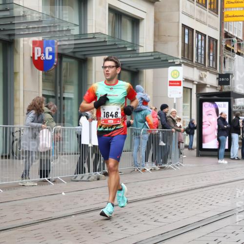 05.10.2025 - 20. swb-Marathon Bremen Strokosch-Dieckow http://msf.ph/oto/9288148 05.10.2025 12:26:52 Ziel 50, 1648, 50, 1648 meine-sportfotos.de