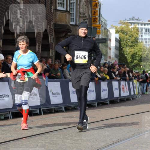 05.10.2025 - 20. swb-Marathon Bremen Strokosch-Dieckow http://msf.ph/oto/9288162 05.10.2025 11:20:47 Ziel 9405, 10012, 11643 meine-sportfotos.de