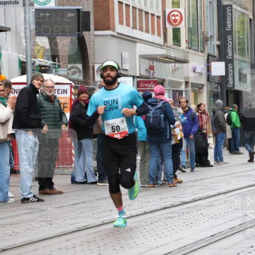 05.10.2025 - 20. swb-Marathon Bremen Strokosch-Dieckow http://msf.ph/oto/9288165 05.10.2025 12:27:00 Ziel 50, 1648, 50, 1648 meine-sportfotos.de
