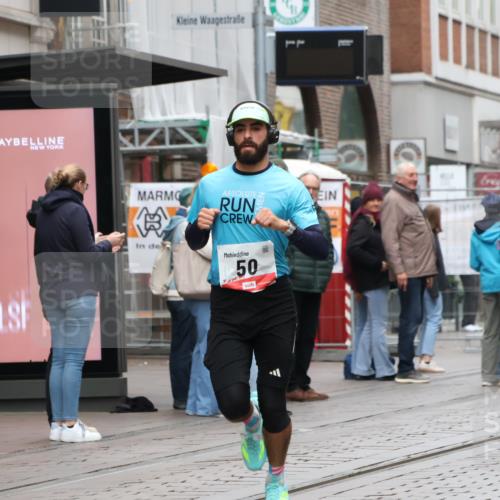 05.10.2025 - 20. swb-Marathon Bremen Strokosch-Dieckow http://msf.ph/oto/9288182 05.10.2025 12:27:01 Ziel 50, 1648, 50, 1648 meine-sportfotos.de