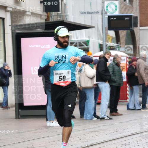 05.10.2025 - 20. swb-Marathon Bremen Strokosch-Dieckow http://msf.ph/oto/9288193 05.10.2025 12:27:01 Ziel 50, 1648, 50, 1648 meine-sportfotos.de