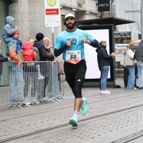 05.10.2025 - 20. swb-Marathon Bremen Strokosch-Dieckow http://msf.ph/oto/9288203 05.10.2025 12:27:02 Ziel 50, 1648, 50, 1648 meine-sportfotos.de