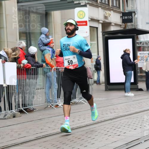 05.10.2025 - 20. swb-Marathon Bremen Strokosch-Dieckow http://msf.ph/oto/9288214 05.10.2025 12:27:02 Ziel 50, 1648, 50, 1648 meine-sportfotos.de