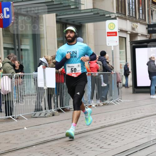 05.10.2025 - 20. swb-Marathon Bremen Strokosch-Dieckow http://msf.ph/oto/9288223 05.10.2025 12:27:03 Ziel 50, 1648, 50, 1648 meine-sportfotos.de