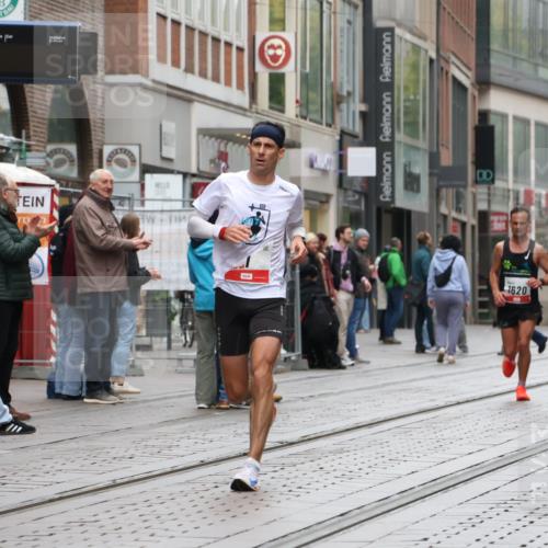 05.10.2025 - 20. swb-Marathon Bremen Strokosch-Dieckow http://msf.ph/oto/9288245 05.10.2025 12:27:28 Ziel 1, 1620, 1, 1620 meine-sportfotos.de