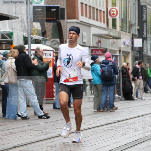 05.10.2025 - 20. swb-Marathon Bremen Strokosch-Dieckow http://msf.ph/oto/9288255 05.10.2025 12:27:29 Ziel 1, 1620, 1, 1620 meine-sportfotos.de