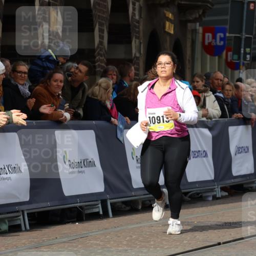 05.10.2025 - 20. swb-Marathon Bremen Strokosch-Dieckow http://msf.ph/oto/9288283 05.10.2025 11:20:58 Ziel 10362, 10913 meine-sportfotos.de