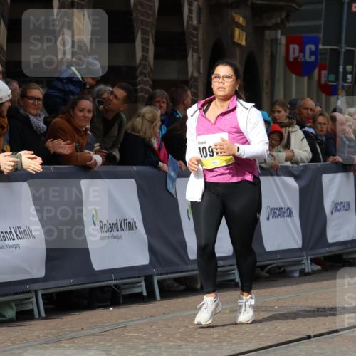 05.10.2025 - 20. swb-Marathon Bremen Strokosch-Dieckow http://msf.ph/oto/9288310 05.10.2025 11:20:58 Ziel 10362, 10913 meine-sportfotos.de