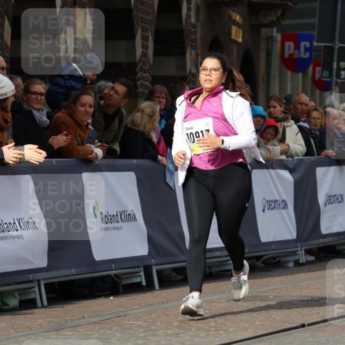 05.10.2025 - 20. swb-Marathon Bremen Strokosch-Dieckow http://msf.ph/oto/9288326 05.10.2025 11:20:58 Ziel 10362, 10913 meine-sportfotos.de