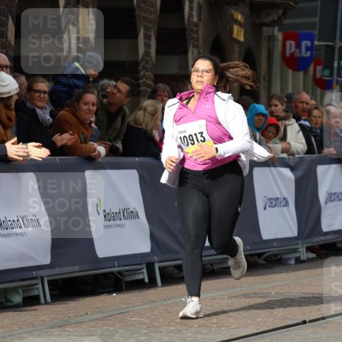 05.10.2025 - 20. swb-Marathon Bremen Strokosch-Dieckow http://msf.ph/oto/9288356 05.10.2025 11:20:58 Ziel 10362, 10913 meine-sportfotos.de
