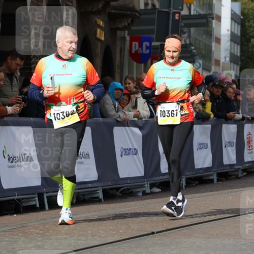 05.10.2025 - 20. swb-Marathon Bremen Strokosch-Dieckow http://msf.ph/oto/9288435 05.10.2025 11:21:03 Ziel 10361, 10362, 10913 meine-sportfotos.de