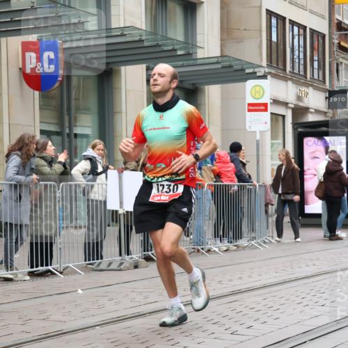05.10.2025 - 20. swb-Marathon Bremen Strokosch-Dieckow http://msf.ph/oto/9288454 05.10.2025 12:28:19 Ziel 542, 1113, 1730, 1948, 2053, 2159, 2292, 542, 1113, 1730, 1948, 2053, 2159, 2292 meine-sportfotos.de