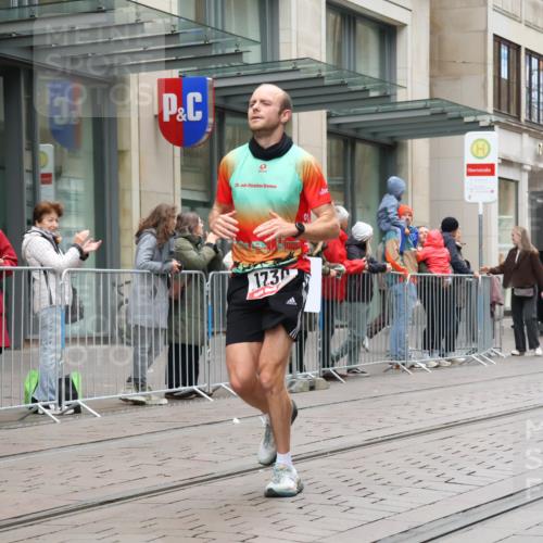 05.10.2025 - 20. swb-Marathon Bremen Strokosch-Dieckow http://msf.ph/oto/9288463 05.10.2025 12:28:19 Ziel 542, 1113, 1730, 1948, 2053, 2159, 2292, 542, 1113, 1730, 1948, 2053, 2159, 2292 meine-sportfotos.de