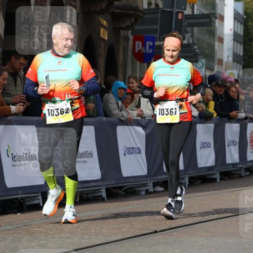 05.10.2025 - 20. swb-Marathon Bremen Strokosch-Dieckow http://msf.ph/oto/9288470 05.10.2025 11:21:03 Ziel 10361, 10362, 10913 meine-sportfotos.de