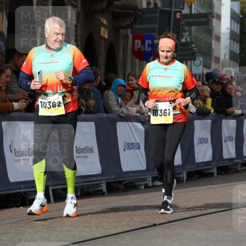 05.10.2025 - 20. swb-Marathon Bremen Strokosch-Dieckow http://msf.ph/oto/9288499 05.10.2025 11:21:03 Ziel 10361, 10362, 10913 meine-sportfotos.de