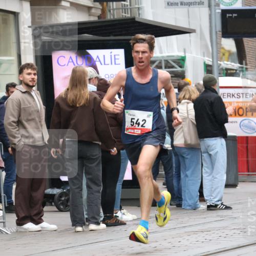 05.10.2025 - 20. swb-Marathon Bremen Strokosch-Dieckow http://msf.ph/oto/9288500 05.10.2025 12:28:28 Ziel 542, 600, 717, 1113, 1730, 1948, 2053, 2159, 2292, 542, 600, 717, 1113, 1730, 1948, 2053, 2159, 2292 meine-sportfotos.de