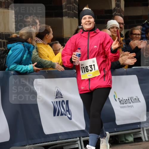 05.10.2025 - 20. swb-Marathon Bremen Strokosch-Dieckow http://msf.ph/oto/9288525 05.10.2025 11:21:19 Ziel 11631, 11743 meine-sportfotos.de