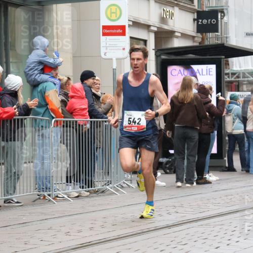 05.10.2025 - 20. swb-Marathon Bremen Strokosch-Dieckow http://msf.ph/oto/9288531 05.10.2025 12:28:29 Ziel 542, 600, 717, 1113, 1948, 2053, 2159, 2292, 542, 600, 717, 1113, 1948, 2053, 2159, 2292 meine-sportfotos.de