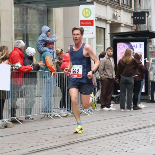 05.10.2025 - 20. swb-Marathon Bremen Strokosch-Dieckow http://msf.ph/oto/9288540 05.10.2025 12:28:29 Ziel 542, 600, 717, 1113, 1948, 2053, 2159, 2292, 542, 600, 717, 1113, 1948, 2053, 2159, 2292 meine-sportfotos.de