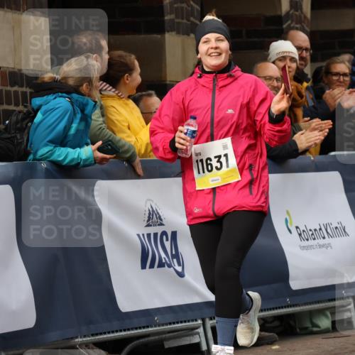 05.10.2025 - 20. swb-Marathon Bremen Strokosch-Dieckow http://msf.ph/oto/9288556 05.10.2025 11:21:19 Ziel 11631, 11743 meine-sportfotos.de