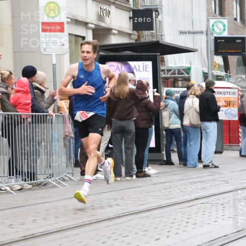 05.10.2025 - 20. swb-Marathon Bremen Strokosch-Dieckow http://msf.ph/oto/9288566 05.10.2025 12:28:30 Ziel 542, 600, 717, 1113, 1948, 2053, 2159, 2292, 542, 600, 717, 1113, 1948, 2053, 2159, 2292 meine-sportfotos.de