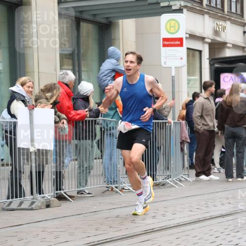 05.10.2025 - 20. swb-Marathon Bremen Strokosch-Dieckow http://msf.ph/oto/9288585 05.10.2025 12:28:31 Ziel 542, 600, 717, 1113, 1948, 2053, 2159, 2292, 542, 600, 717, 1113, 1948, 2053, 2159, 2292 meine-sportfotos.de