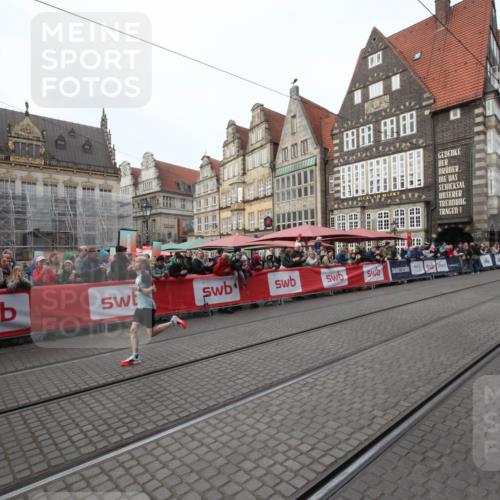 05.10.2025 - 20. swb-Marathon Bremen Yannick Fuchs http://msf.ph/oto/9288636 05.10.2025 10:32:39 Ziel 9280, 11730 meine-sportfotos.de